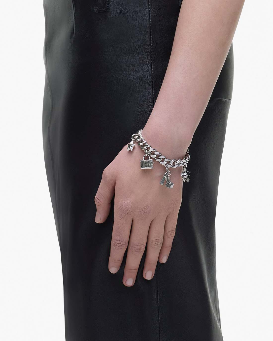 Marc Jacobs Best Seller - The Mini Icon Charm Bracelet Light Antique Silver
