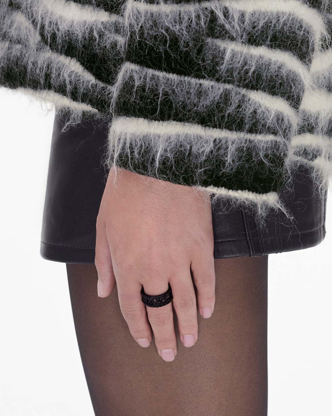 Marc Jacobs Exclusive - The Monogram Pave Ring Black/Black Crystal